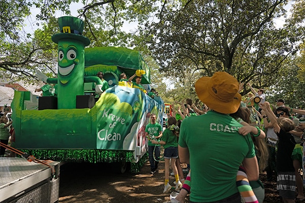 Bennys Carwash float in 2024 Wearin' of the Green St. Patrick's Day Parade